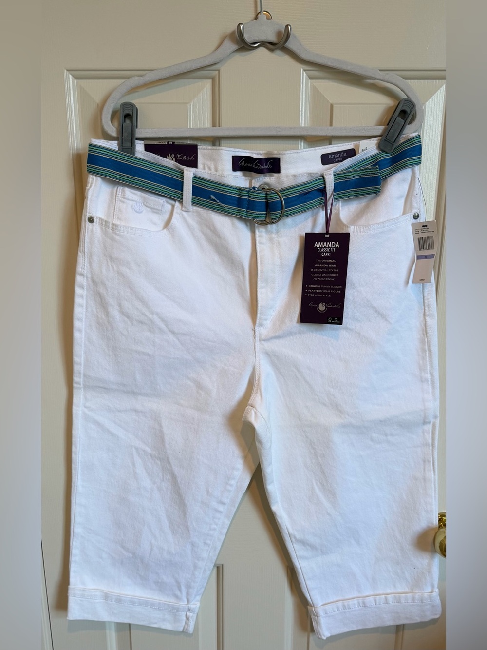 NWT Gloria Vanderbilt White Capri w Belt. Size 18 Stretchy!